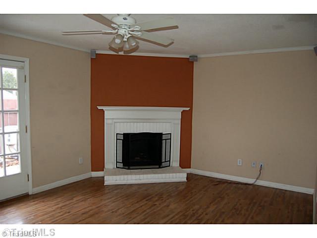 4900 Tower Road, Unit D Greensboro, NC 27410 - Photo 3 of 16 Living Room.
