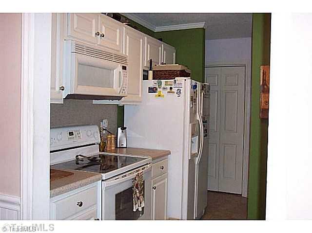 4900 Tower Road, Unit D Greensboro, NC 27410 - Photo 5 of 16 Kitchen.