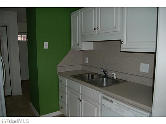 4900 Tower Road, Unit D Greensboro, NC 27410 - Photo 6 of 16 Kitchen.