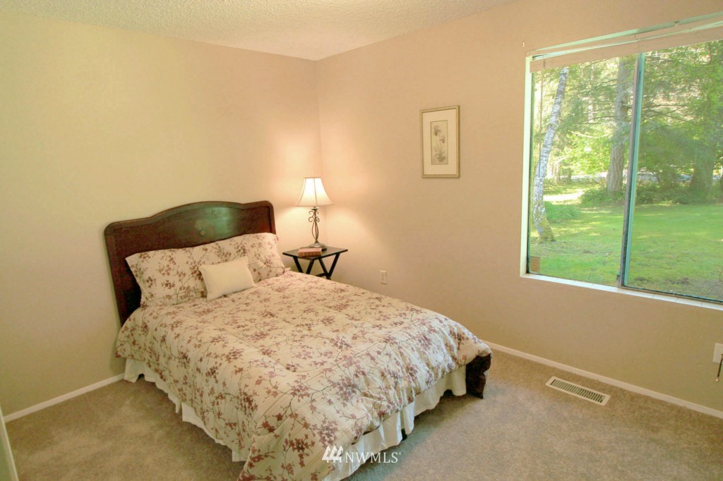 26328 Wax Orchard Road Southwest Vashon, WA 98070 - Photo 17 of 18 Gallery Image 17