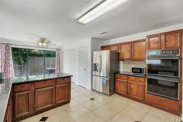$2,400 | 3103 Ashford Bend Drive, Houston, TX 77082