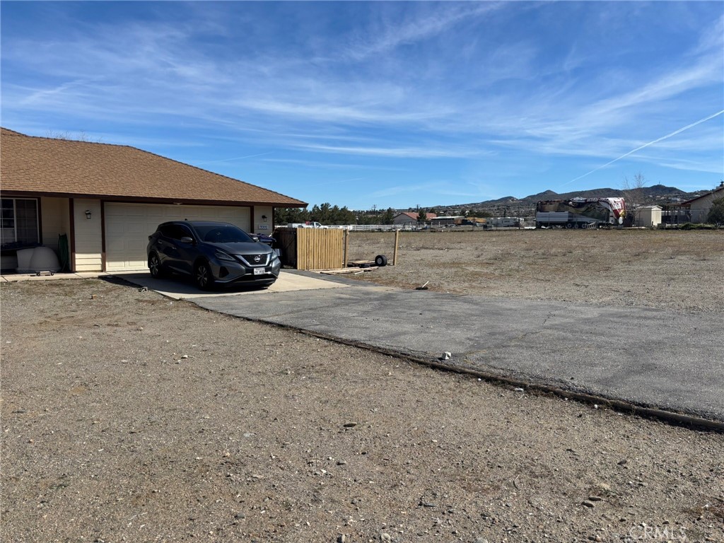9591 Colfax Road Phelan, CA 92371 - Photo 22 of 24 LONG DRIVEWAY