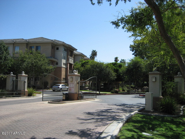 4488 East Thomas Road, Unit 1044 Phoenix, AZ 85018 - Photo 6 of 31 a view of city with tall buildings