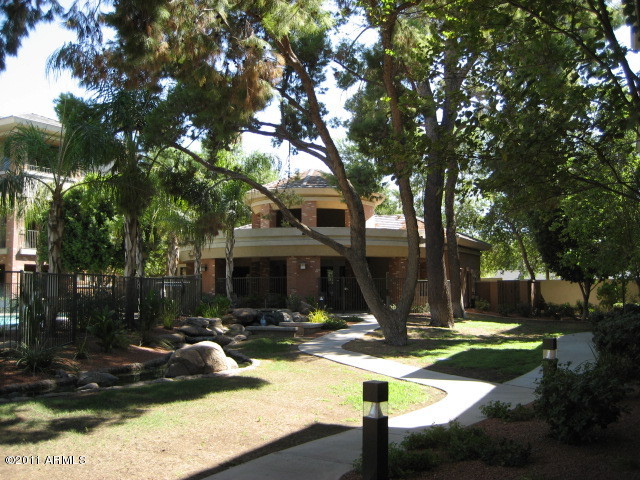 4488 East Thomas Road, Unit 1044 Phoenix, AZ 85018 - Photo 8 of 31 a front view of a house with a yard