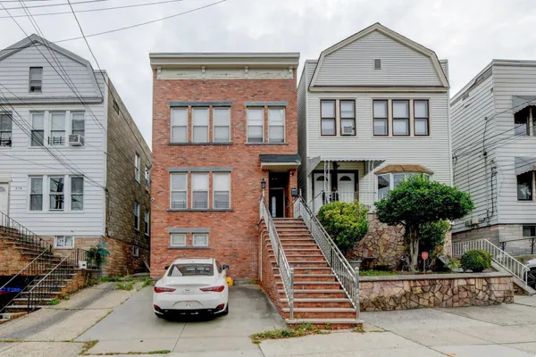 $2,500 | 572 Liberty Avenue, Unit 1, Jersey City, NJ 07307