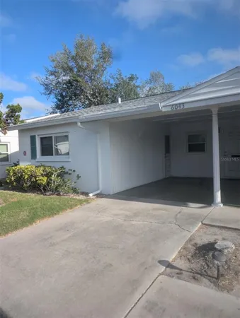 $1,800 | 6043 Coral Way, Bradenton, FL 34207