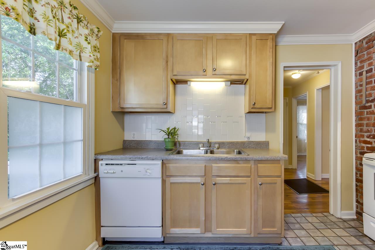 28 East Faris Road Greenville, SC 29605 - Photo 12 of 24 Gallery Image 12