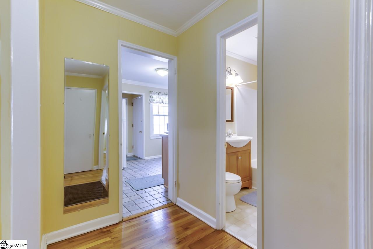 28 East Faris Road Greenville, SC 29605 - Photo 19 of 24 Gallery Image 19
