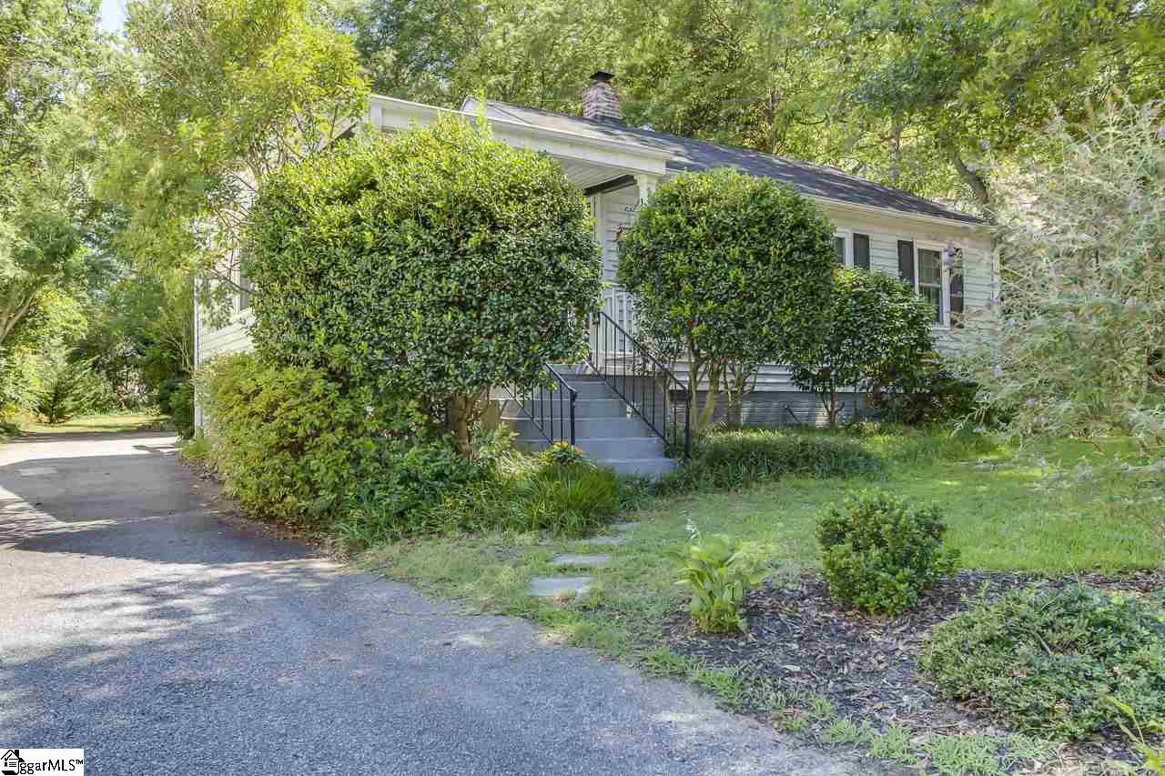 28 East Faris Road Greenville, SC 29605 - Photo 3 of 24 Gallery Image 3