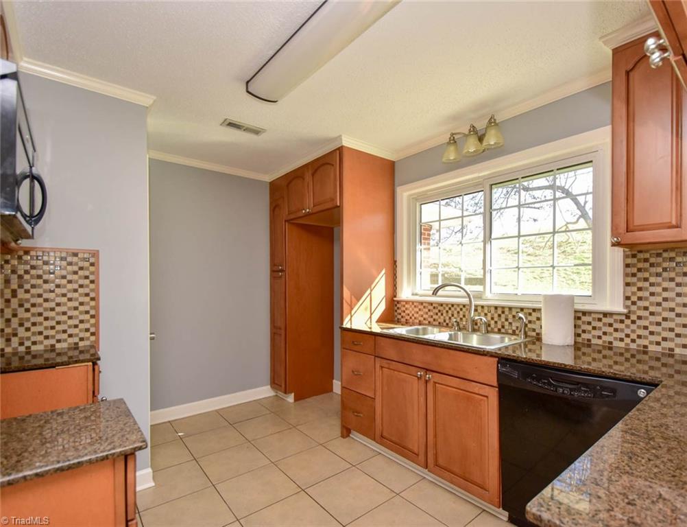 5161 Davis Road Winston-Salem, NC 27105 - Photo 2 of 30 Gallery Image 2