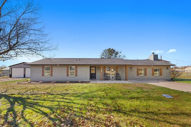 $375,000 | 301 North 8th Street, Jarrell, TX 76537