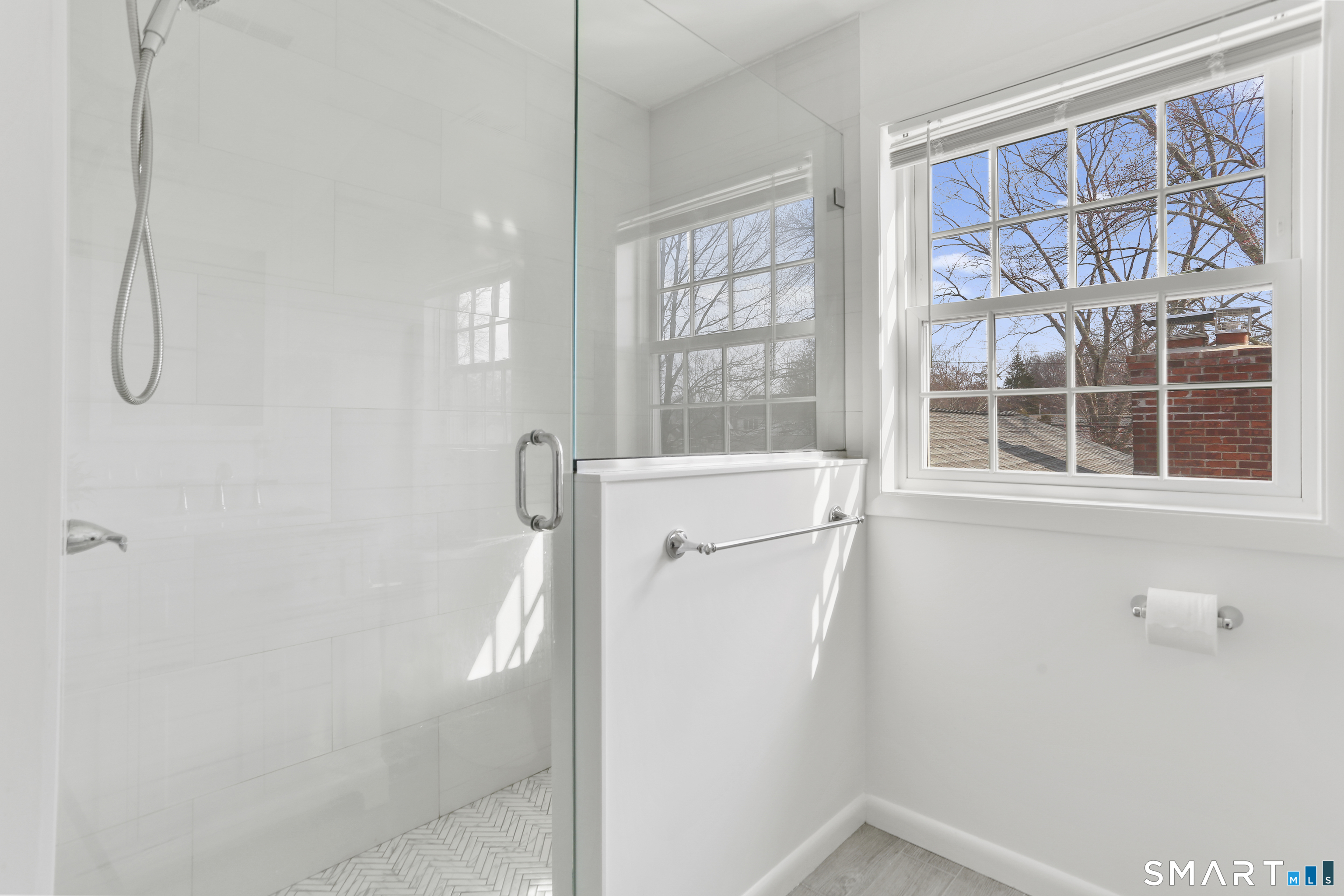 185 Windsor Road Fairfield, CT 06824 - Photo 23 of 40