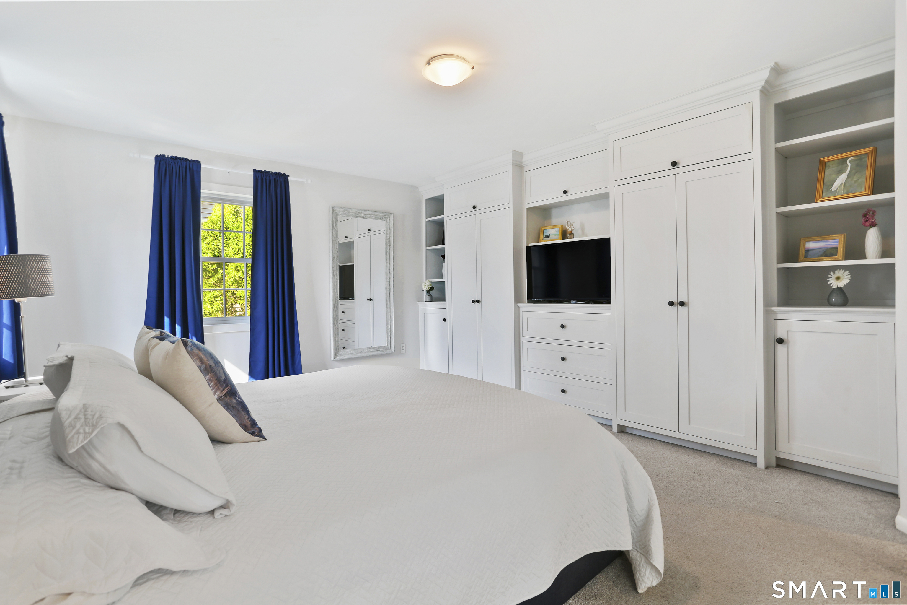 185 Windsor Road Fairfield, CT 06824 - Photo 23 of 41 a bedroom with a large bed and a tv