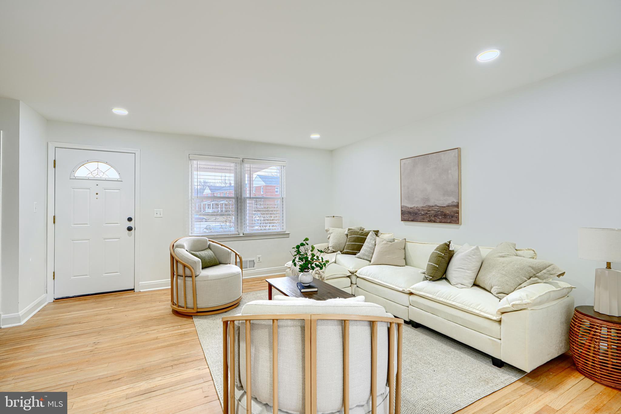 1028 Winsford Road Towson, MD 21204 - Photo 4 of 59 Living room