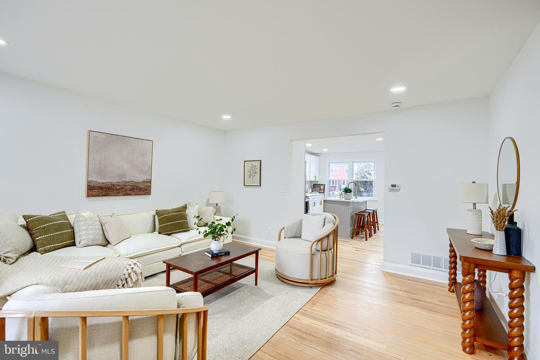 1028 Winsford Road Towson, MD 21204 - Photo 5 of 59 Living room