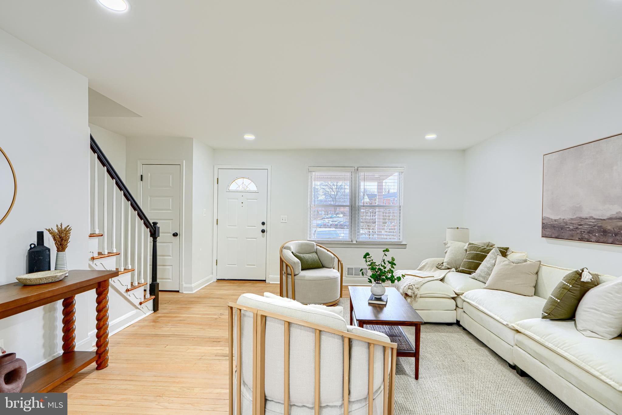 1028 Winsford Road Towson, MD 21204 - Photo 6 of 59 Living room
