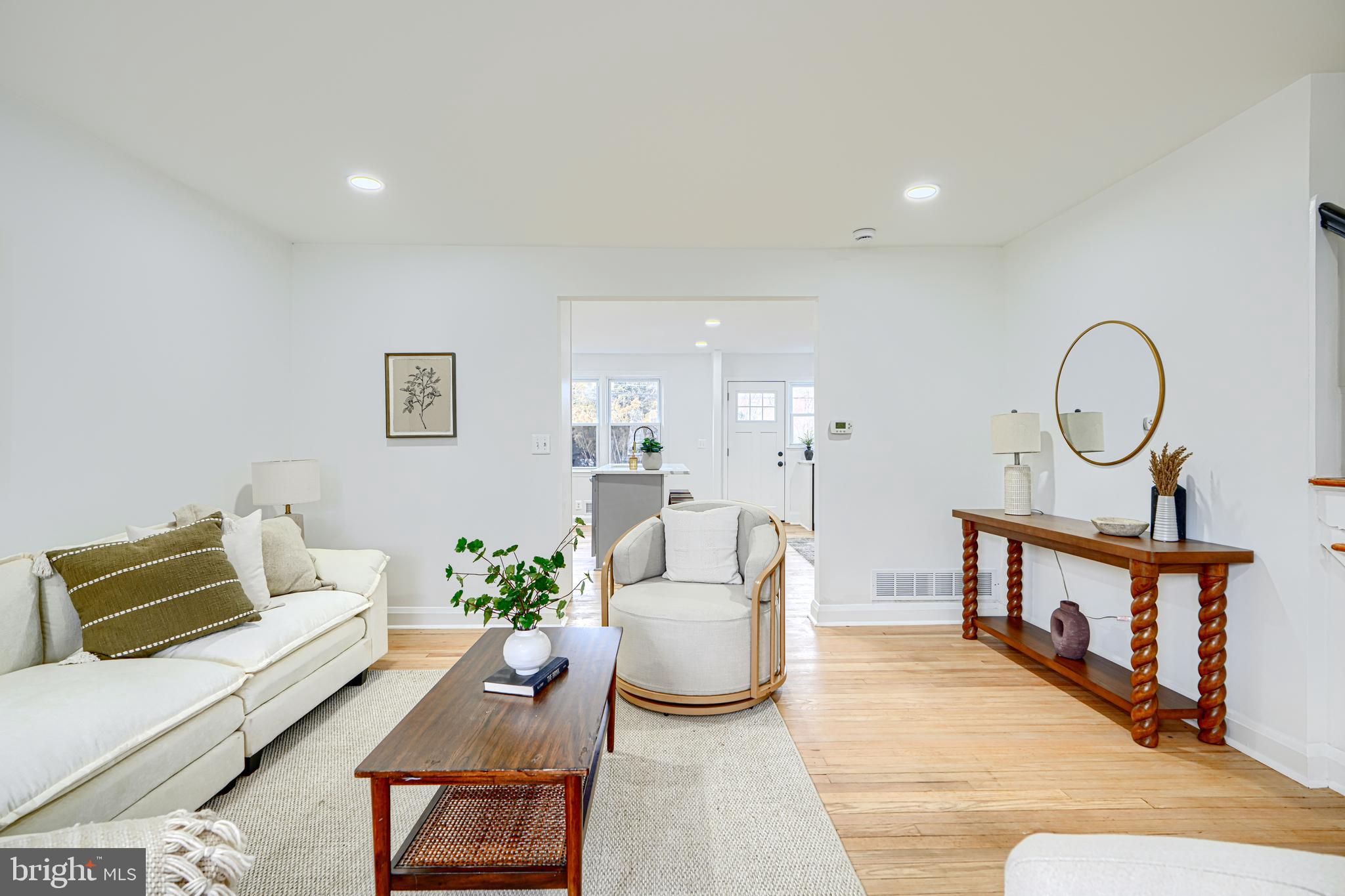 1028 Winsford Road Towson, MD 21204 - Photo 8 of 59 Living room