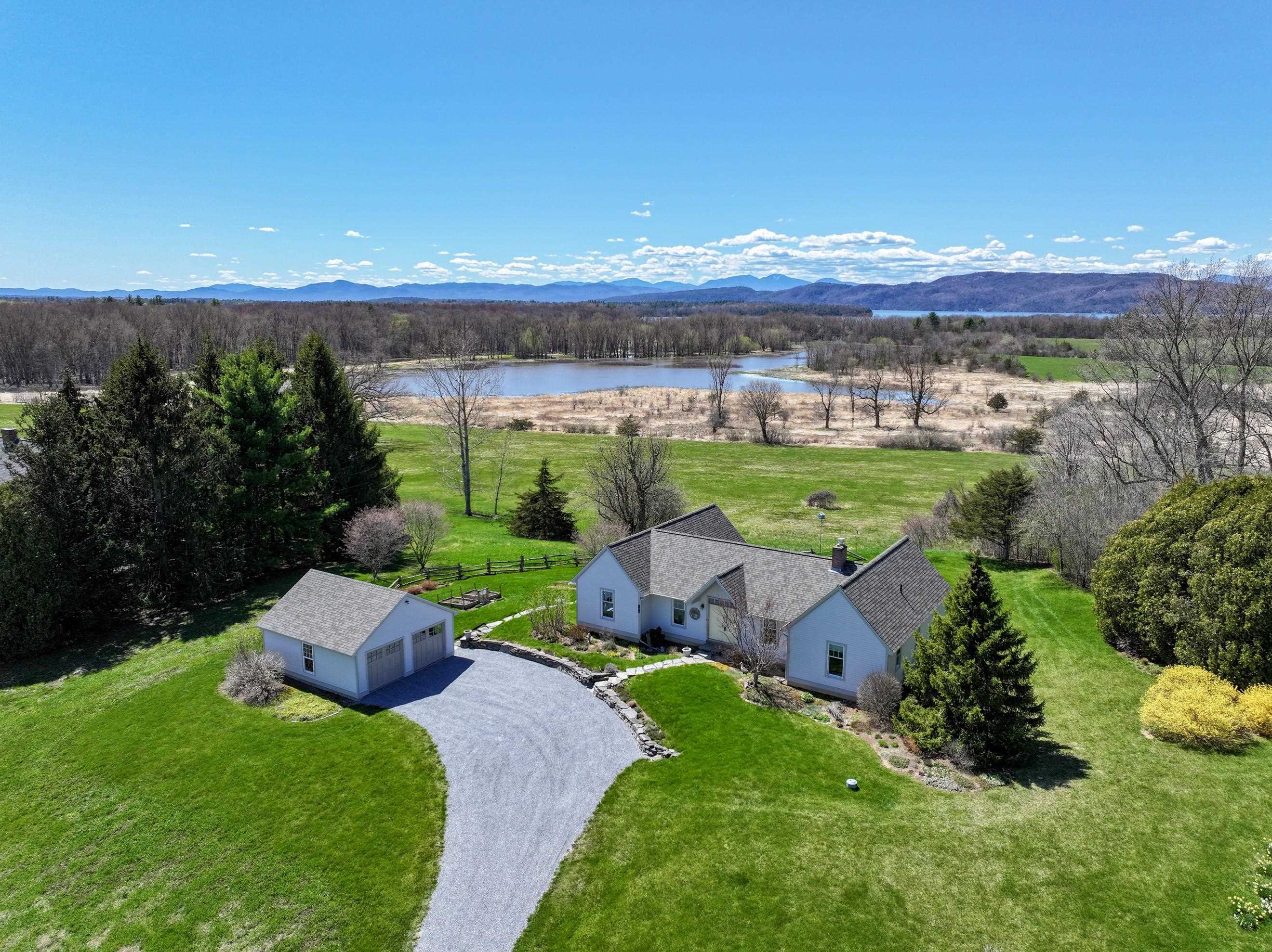 236 Gilson Lane Ferrisburgh, VT 05473 - Photo 2 of 31