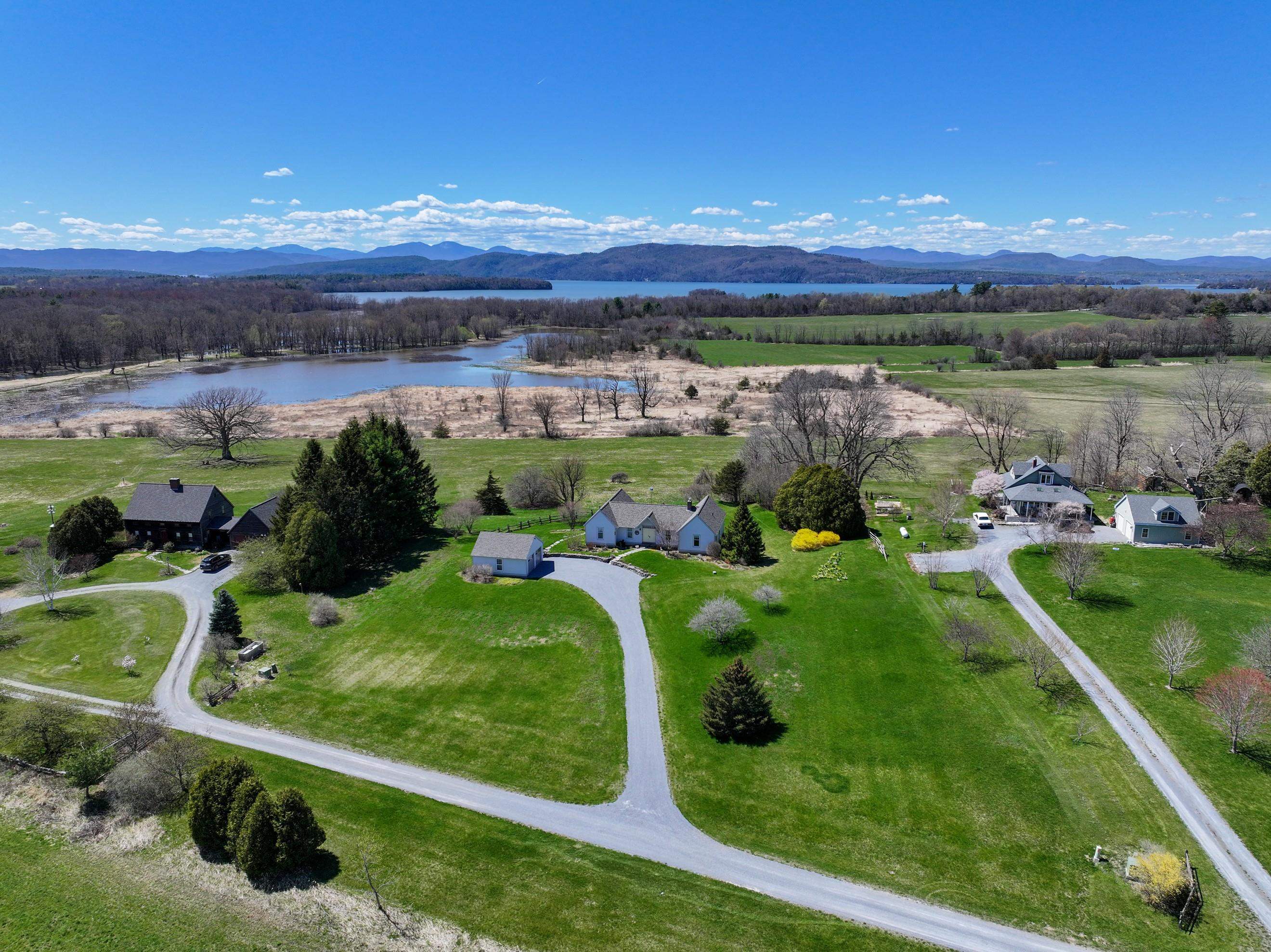 236 Gilson Lane Ferrisburgh, VT 05473 - Photo 3 of 31