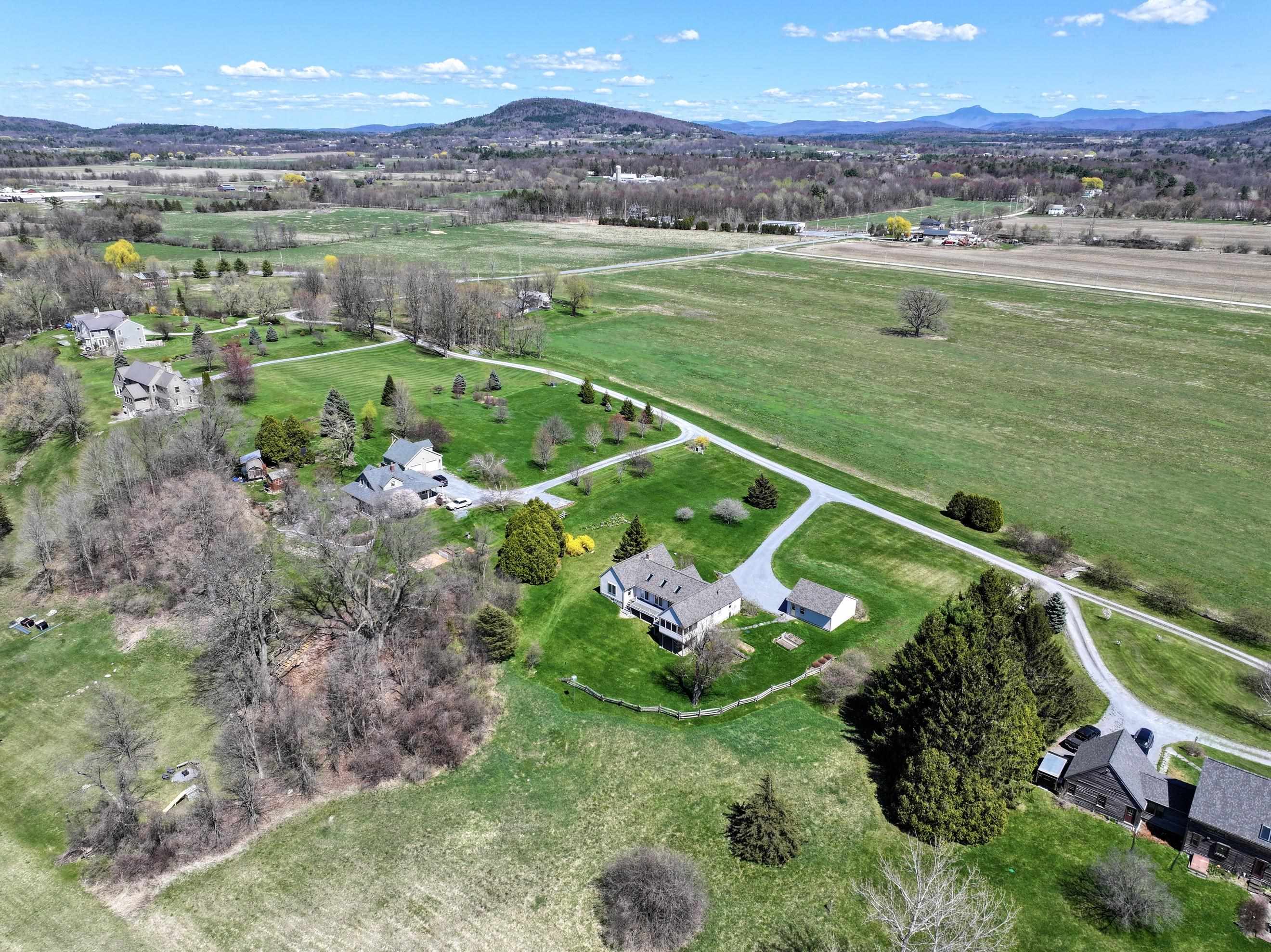 236 Gilson Lane Ferrisburgh, VT 05473 - Photo 4 of 31