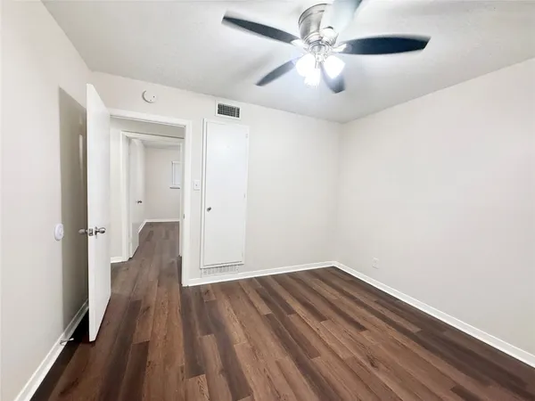 $775 | 201 South Kaysie Street, Unit 23, Angleton, TX 77515