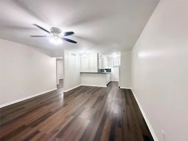 $775 | 201 South Kaysie Street, Unit 23, Angleton, TX 77515