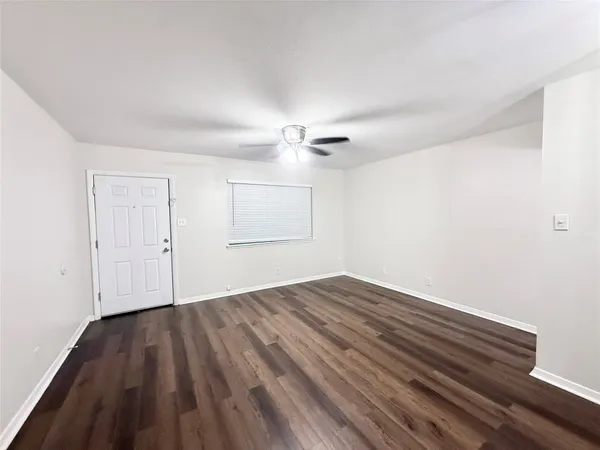 $775 | 201 South Kaysie Street, Unit 23, Angleton, TX 77515