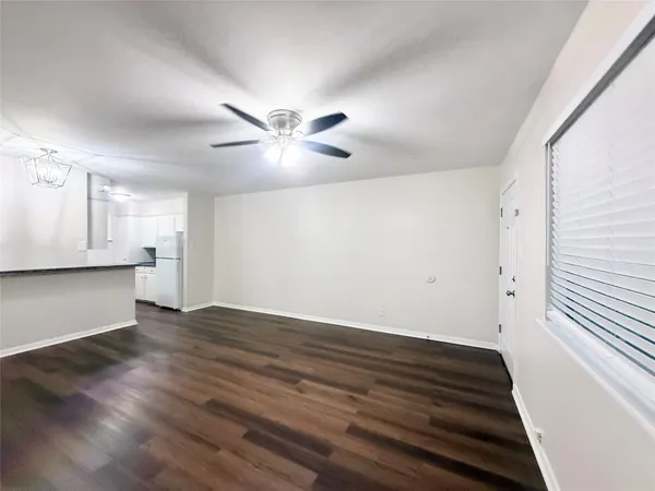 $775 | 201 South Kaysie Street, Unit 23, Angleton, TX 77515