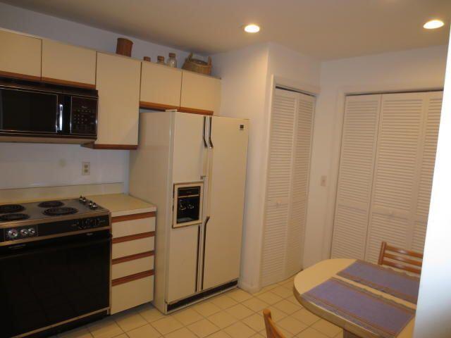 7535 La Paz Boulevard, Unit 307 Boca Raton, FL 33433 - Photo 4 of 9 7535 La Paz Boulevard 307 (3)