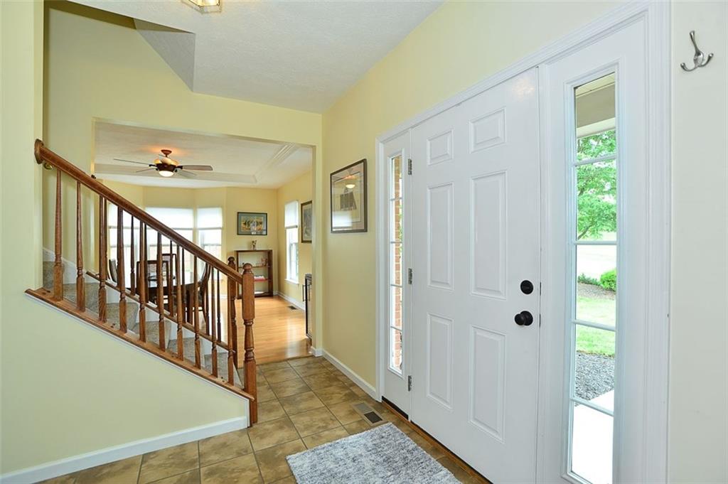 227 Field Club Circle McKees Rocks, PA 15136 - Photo 2 of 25 Entry/Foyer