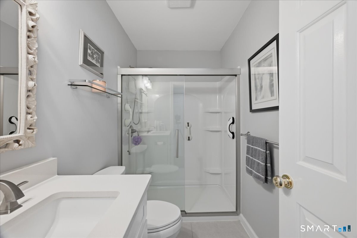 15 Hampshire Road, Unit 15 Madison, CT 06443 - Photo 24 of 35 Full bath in hallway