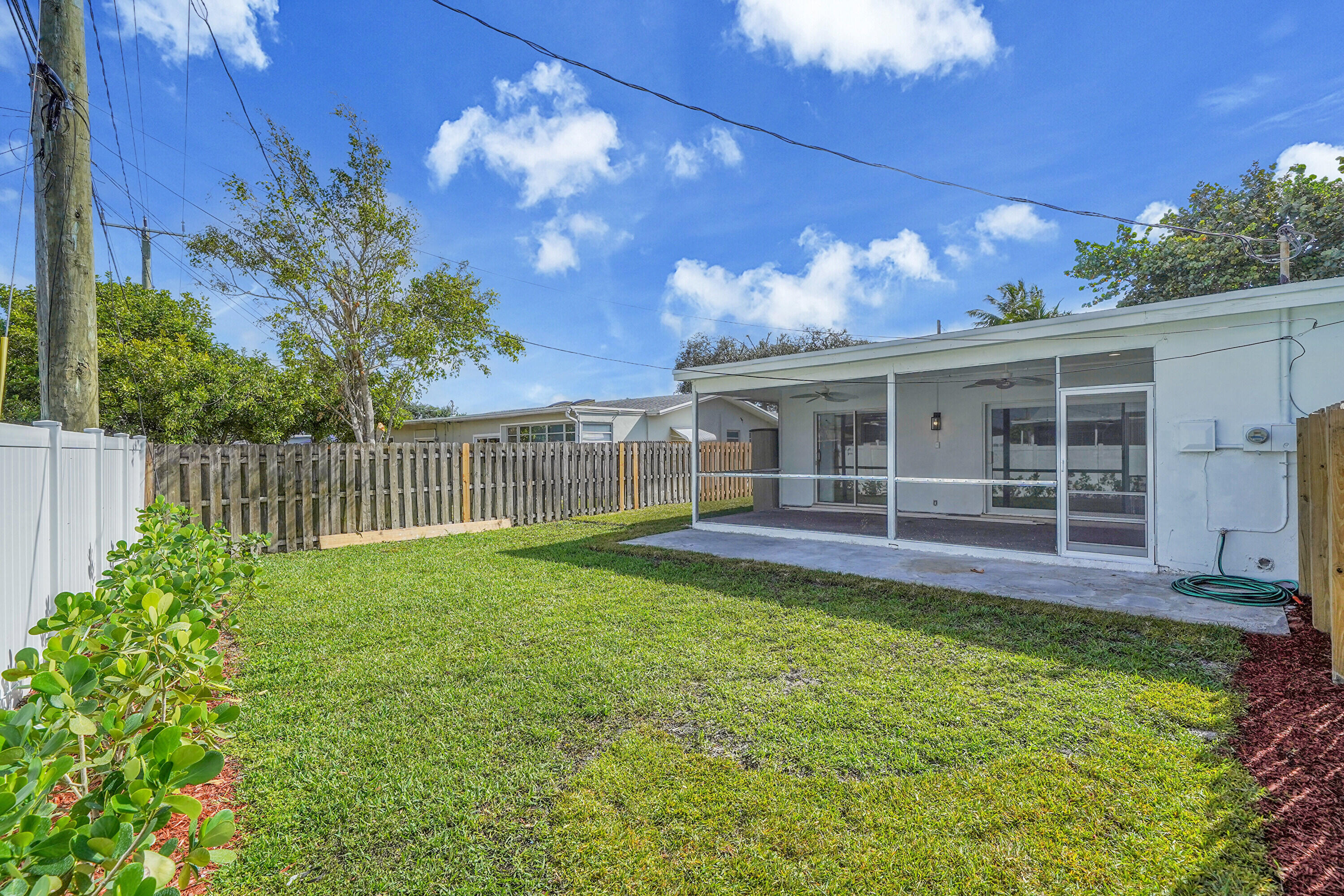 2821 Northeast 2nd Avenue, Unit 2823 Boca Raton, FL 33431 - Photo 17 of 38 a view of a house with backyard and sitting area