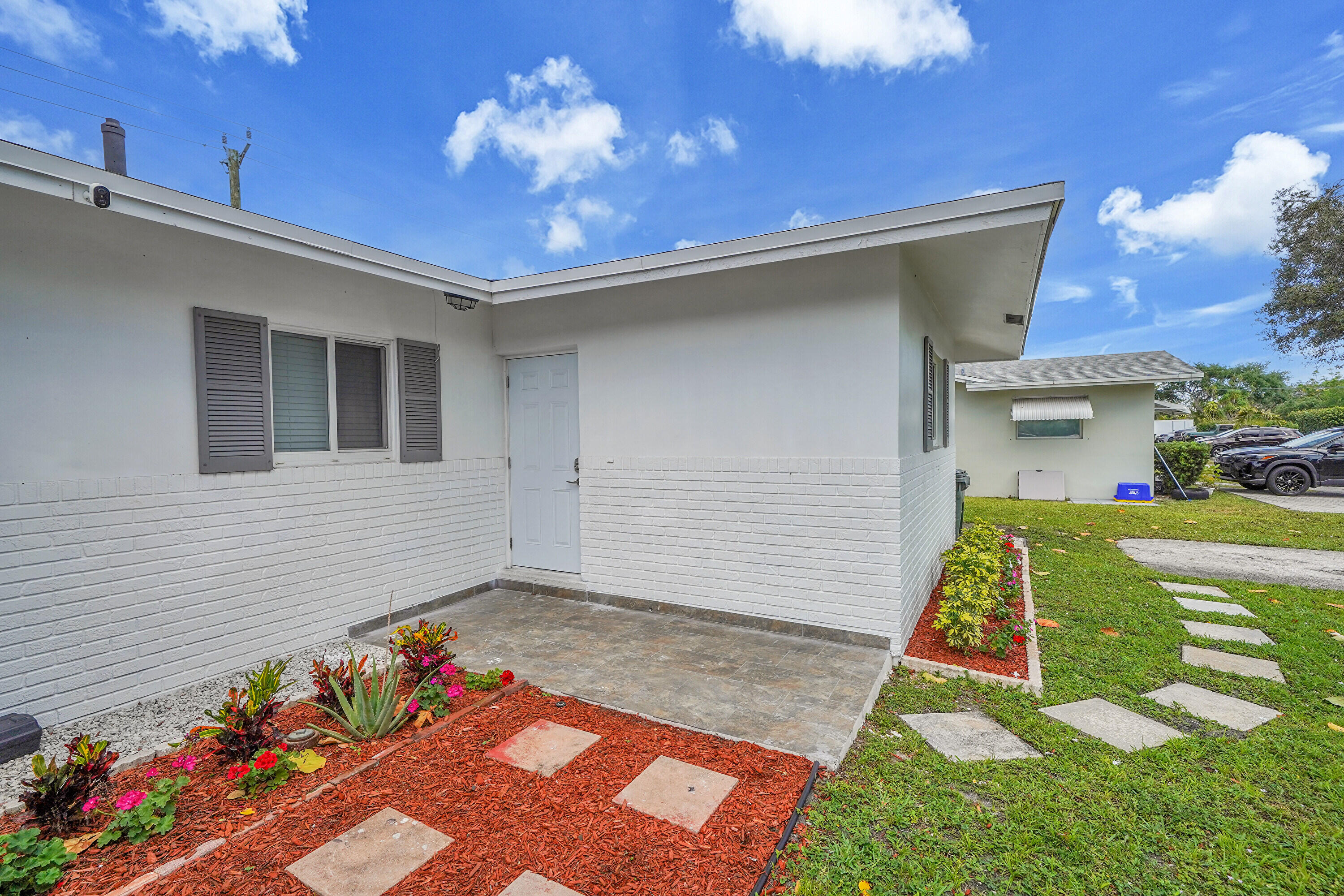 2821 Northeast 2nd Avenue, Unit 2823 Boca Raton, FL 33431 - Photo 24 of 38 a view of a house with a yard