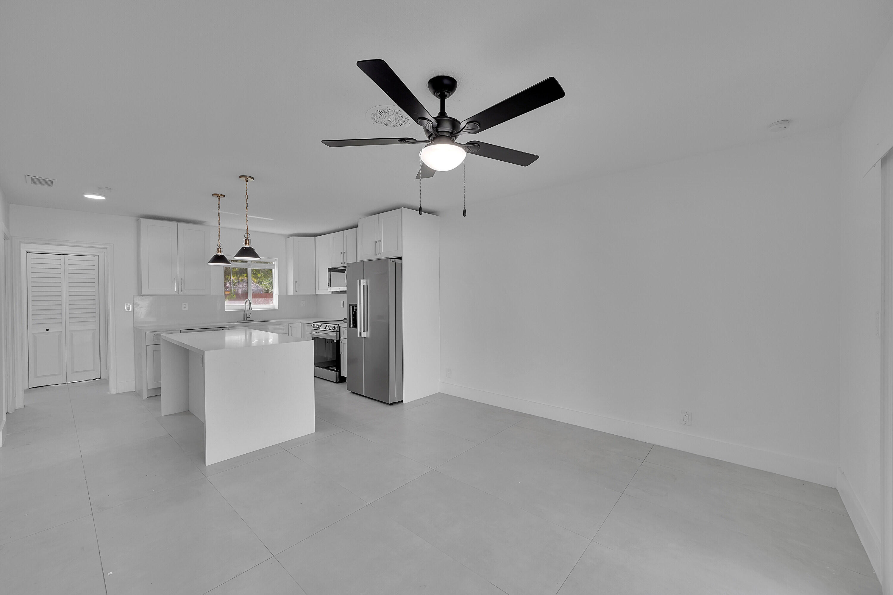2821 Northeast 2nd Avenue, Unit 2823 Boca Raton, FL 33431 - Photo 8 of 38 a view of kitchen with refrigerator and microwave