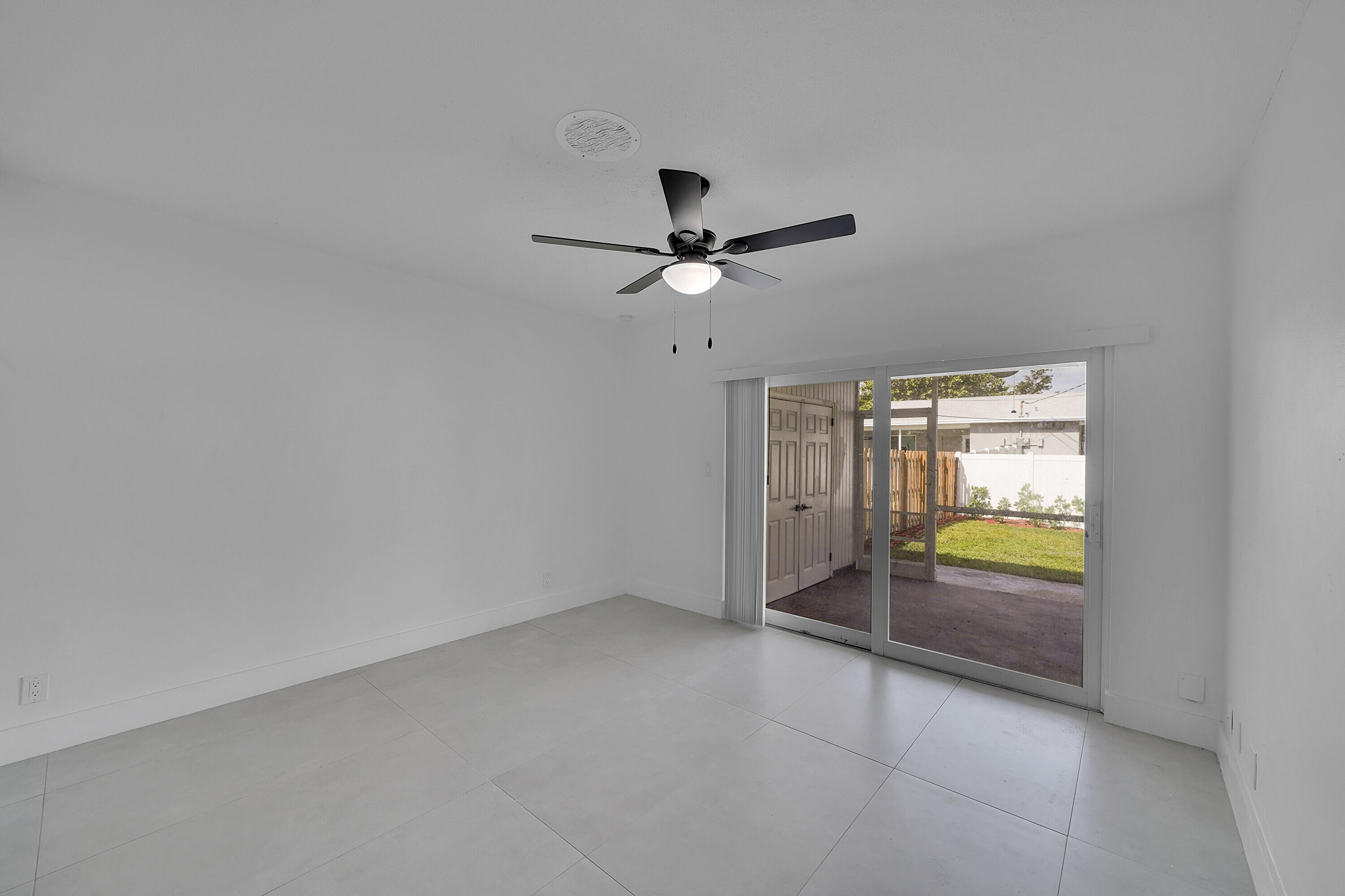 2821 Northeast 2nd Avenue, Unit 2823 Boca Raton, FL 33431 - Photo 9 of 38 an empty room with ceiling fan and window