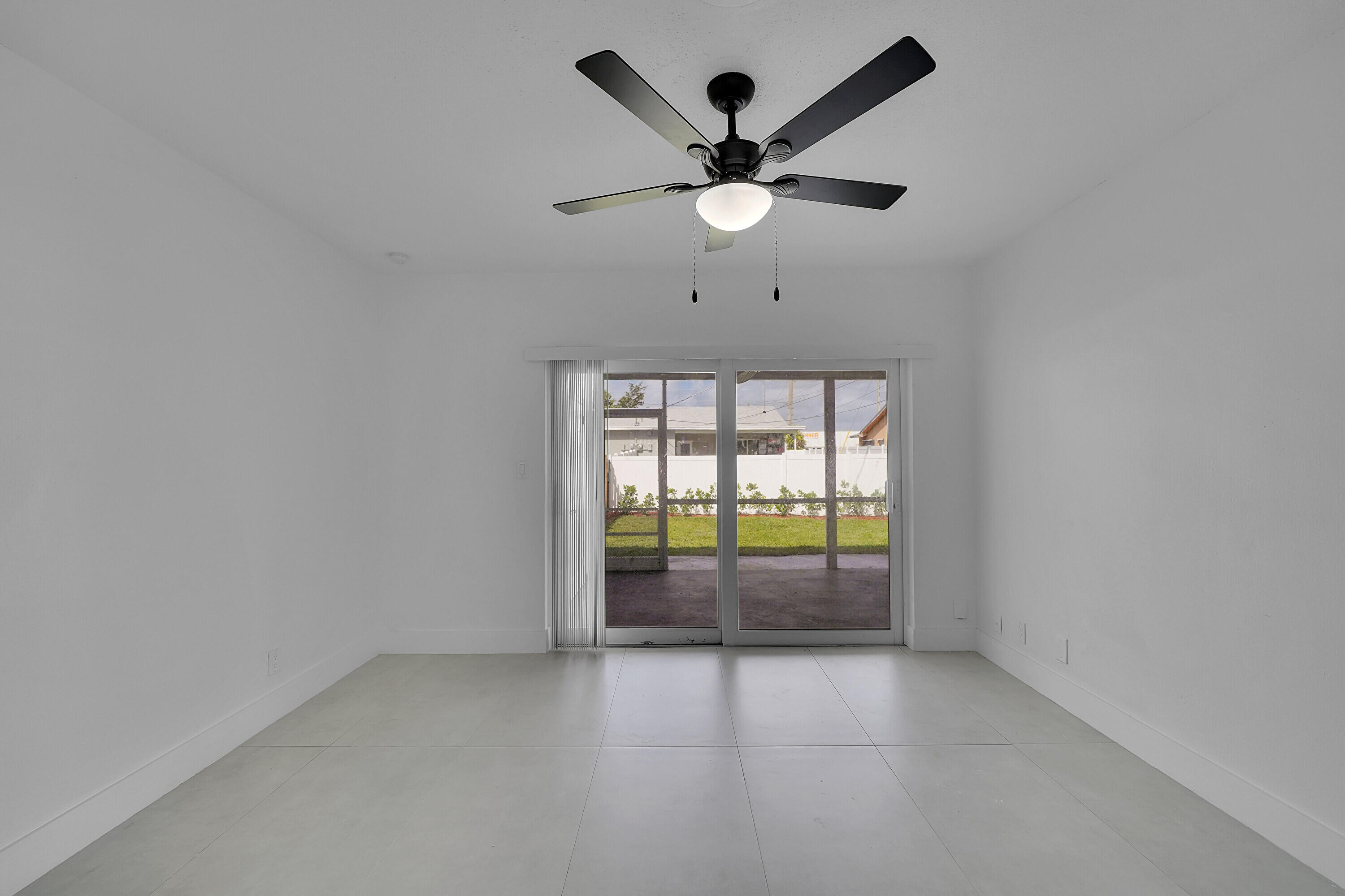 2821 Northeast 2nd Avenue, Unit 2823 Boca Raton, FL 33431 - Photo 10 of 38 an empty room with windows and ceiling fan