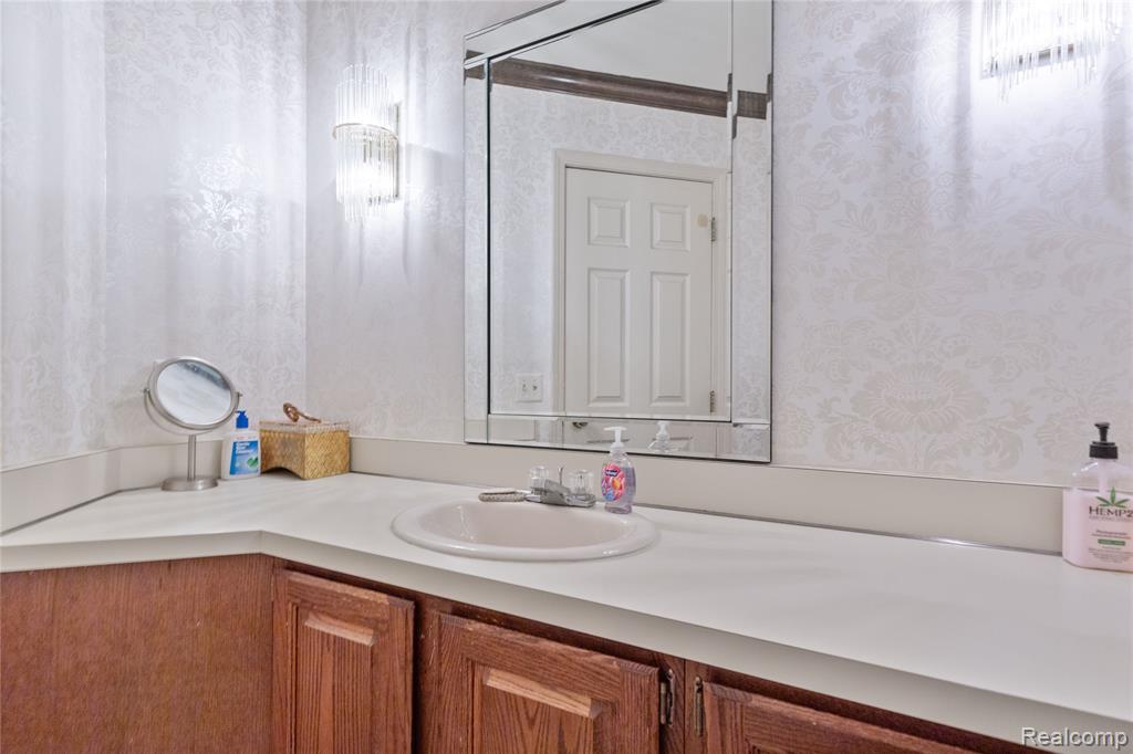 6579 Noble Road West Bloomfield, MI 48322 - Photo 34 of 46