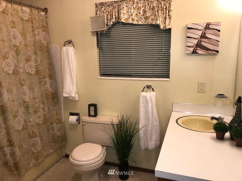 17637 110th Avenue Southeast Renton, WA 98055 - Photo 17 of 23 Gallery Image 17