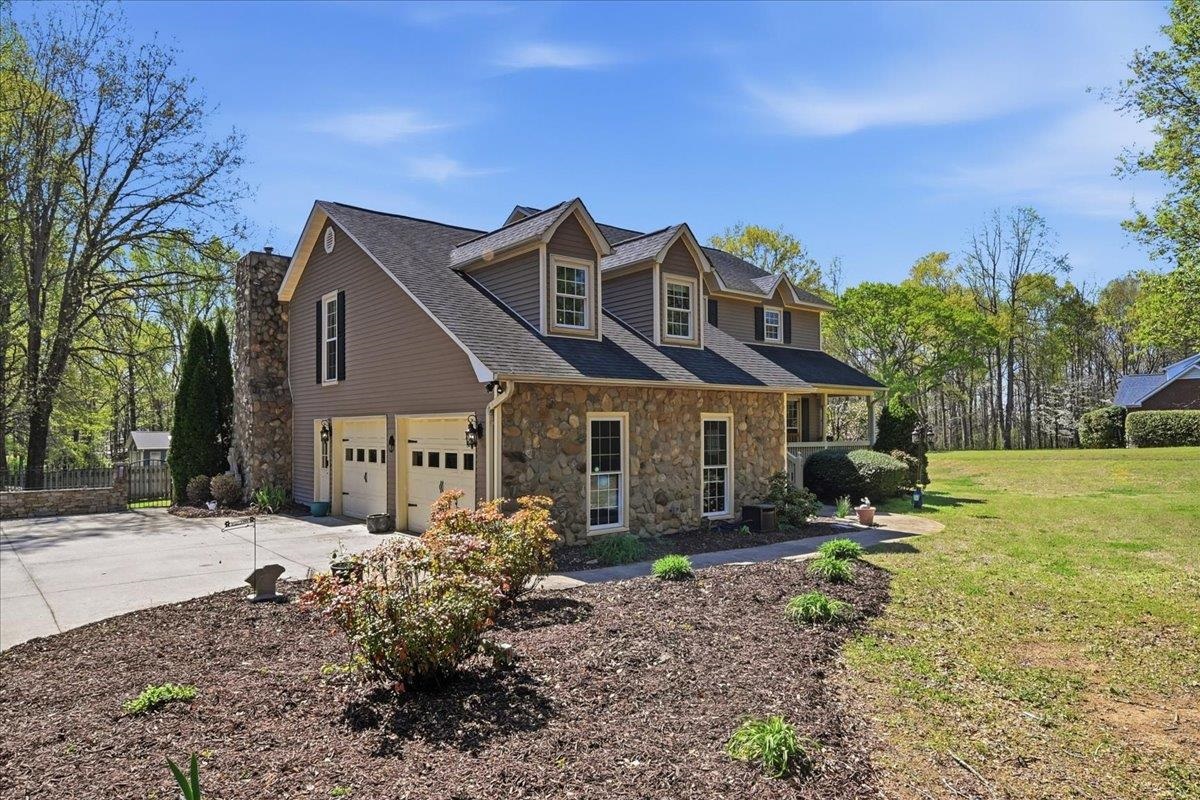 267 Farm Lake Road Boiling Springs, SC 29316 - Photo 3 of 31