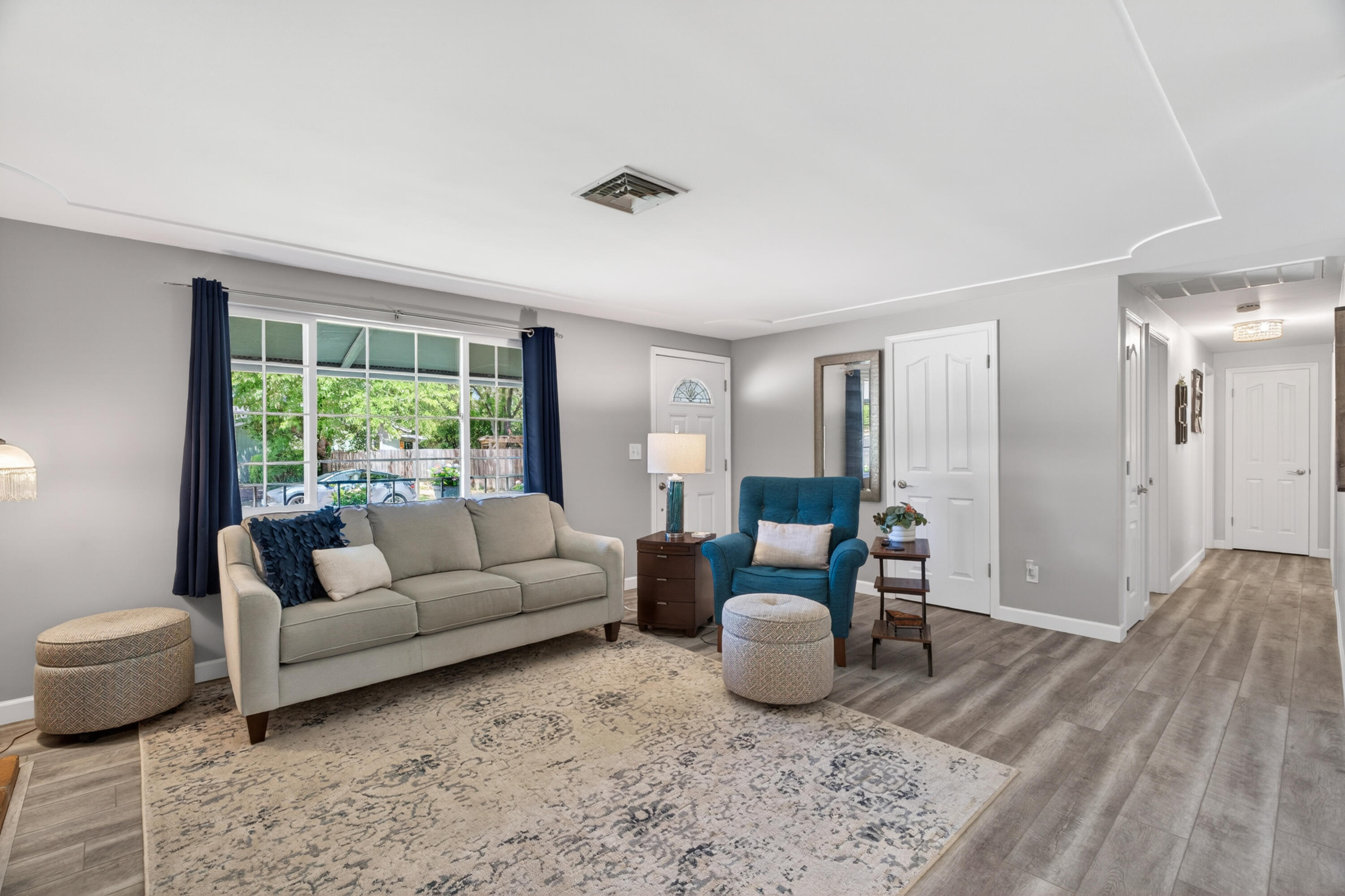 1439 Harpole Road Redding, CA 96002 - Photo 8 of 30 Living Room