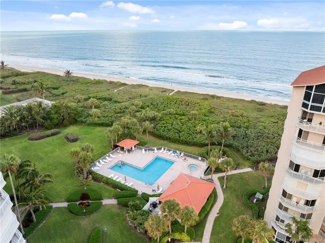 a view of a tennis court
