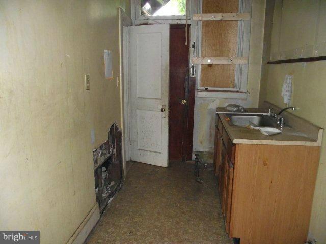 3804 Bonner Road Baltimore, MD 21216 - Photo 3 of 22 Kitchen