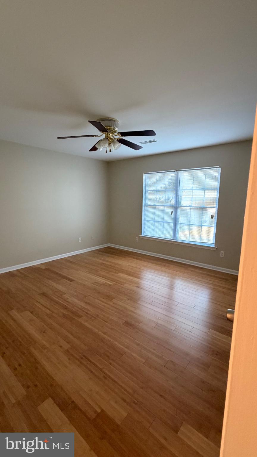 1110 High Street Cambridge, MD 21613 - Photo 14 of 22 Spacious room with natural light.