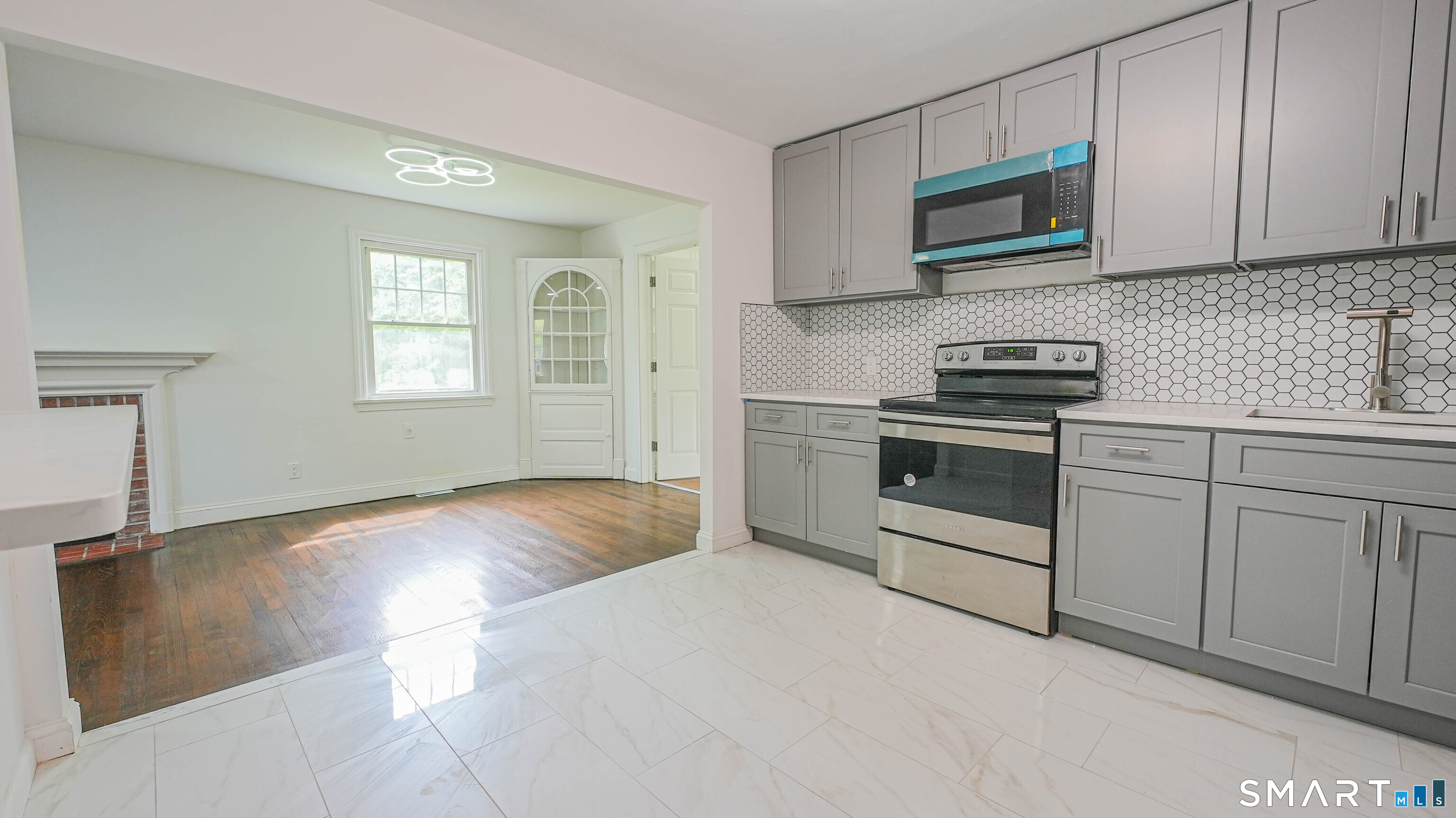 24 Sunfield Circle Waterbury, CT 06708 - Photo 7 of 22