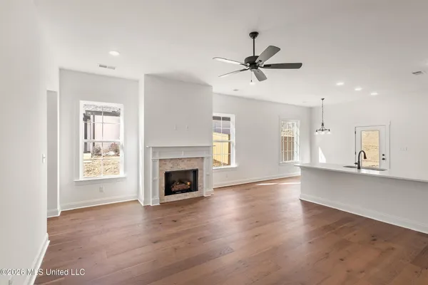 $399,900 | 836 Coahoma Court, Nesbit, MS 38651