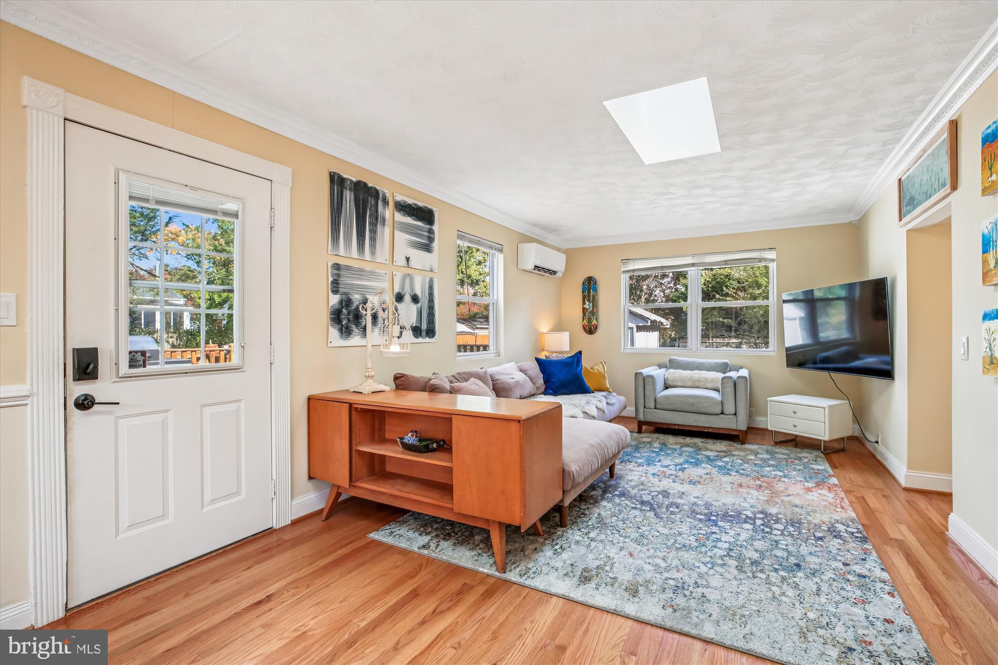 4805 Topping Road Rockville, MD 20852 - Photo 13 of 38 a living room with furniture and a window