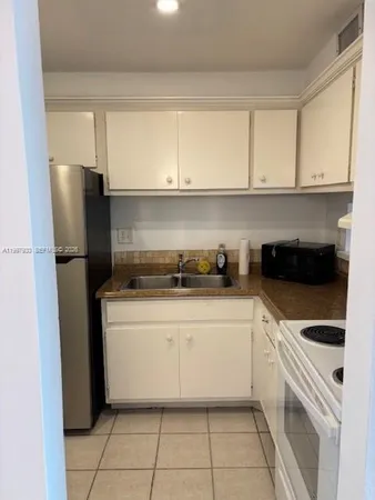 $1,850 | 9493 Southwest 76th Street, Unit L4, Miami, FL 33173