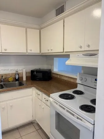 $1,850 | 9493 Southwest 76th Street, Unit L4, Miami, FL 33173