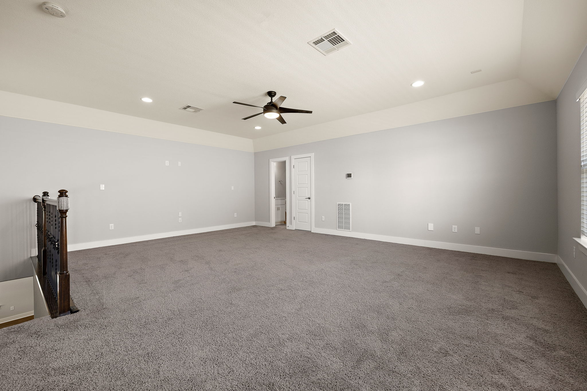 7520 Kinross Trail Austin, TX 78754 - Photo 27 of 37 Carpeted spare room featuring a ceiling fan and recessed lighting