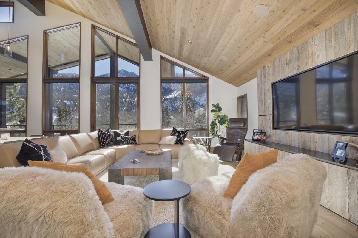 451 Ranch Road Mammoth Lakes, CA 93546 - Photo 17 of 48 Gallery Image 17